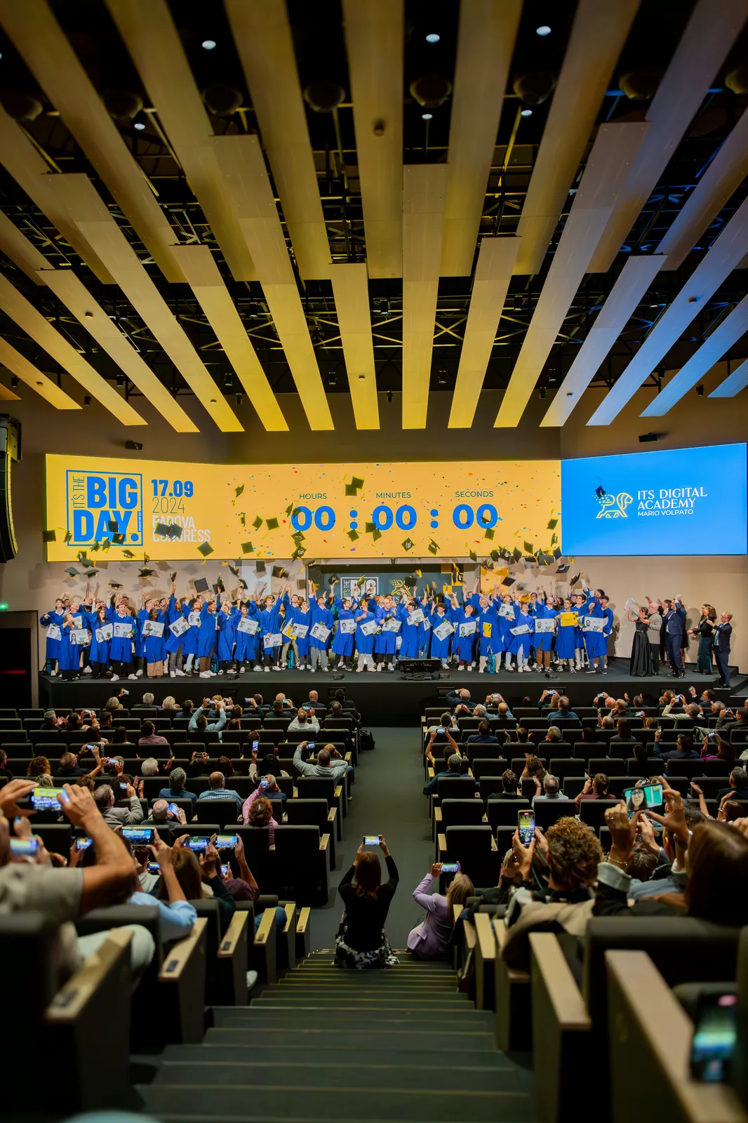 Diplomati sul palco al countdown